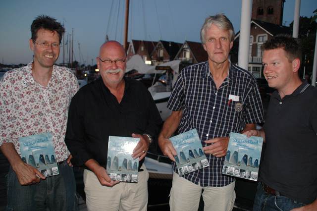 De makers. Vlnr.: uitgever Eddy van den Noord, fotograaf Jacob de Winkel en de schrijvers Bonne Stienstra en Anne Roel van der Meer.