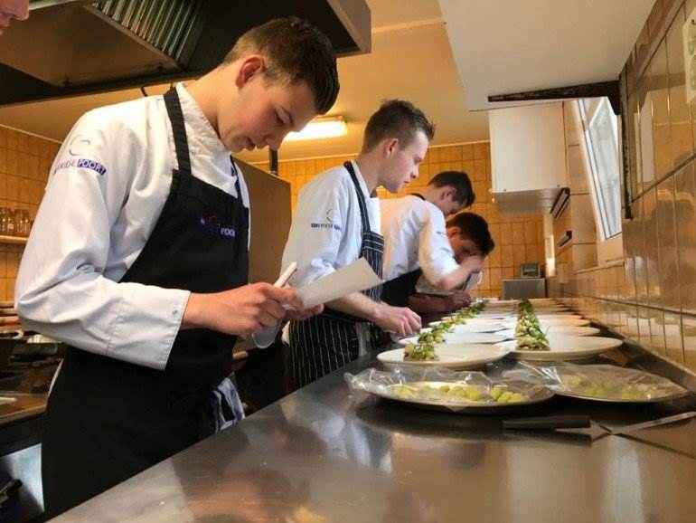 Studenten Horeca ROC Friese Poort bereiden topdiner