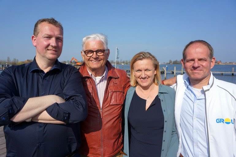 Timo Slump, Syb Osinga, Marieke Warmerdam en Ivo Krikke aan de boorden van het Pikmeer.