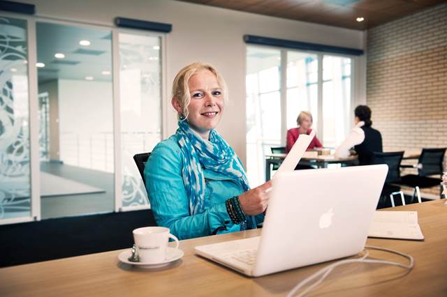 Karin Faber op de vestiging in Heerenveen.